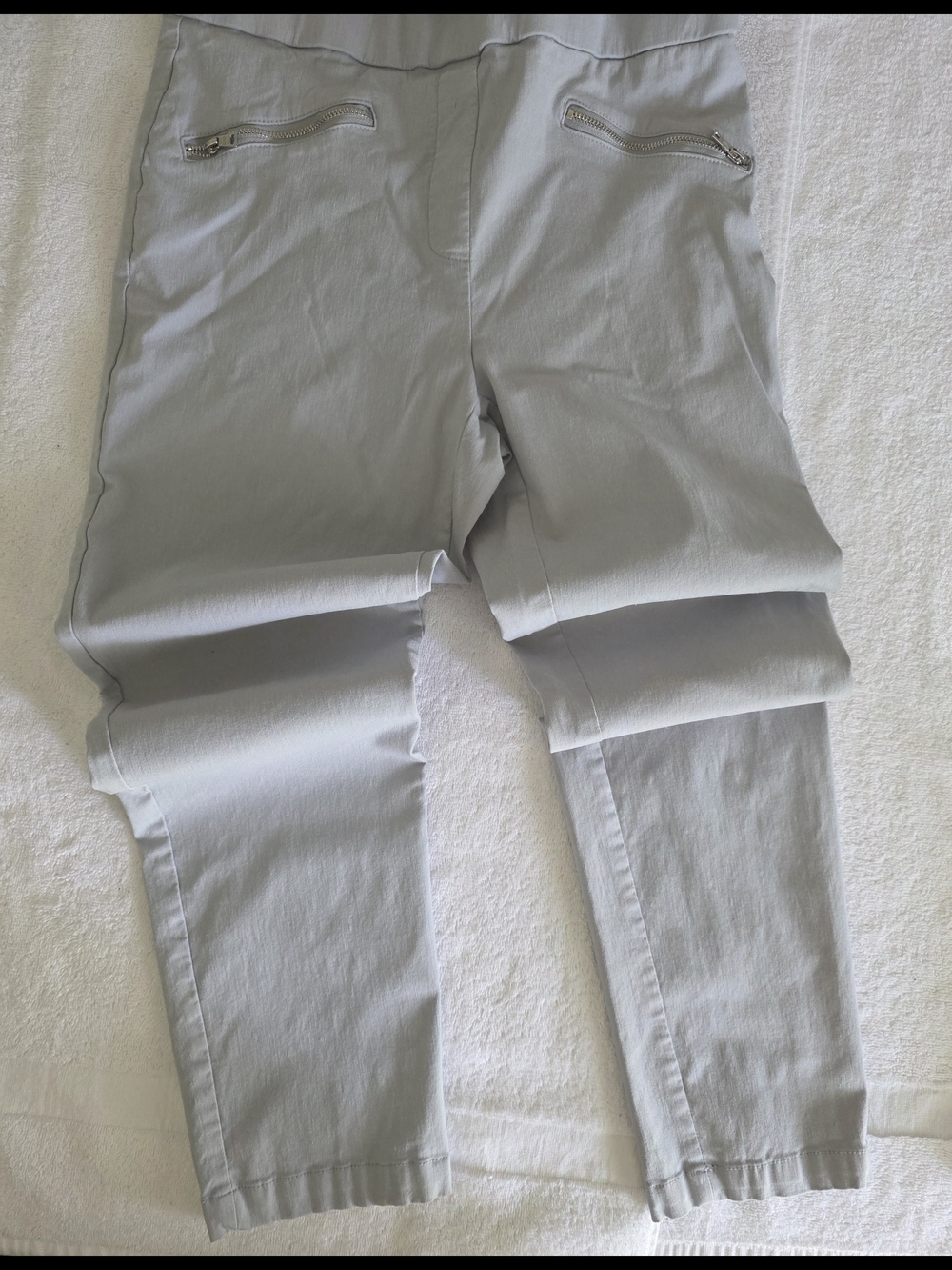 Nue Options Light Gray Cropped Stretch Jeans with Zip Pockets